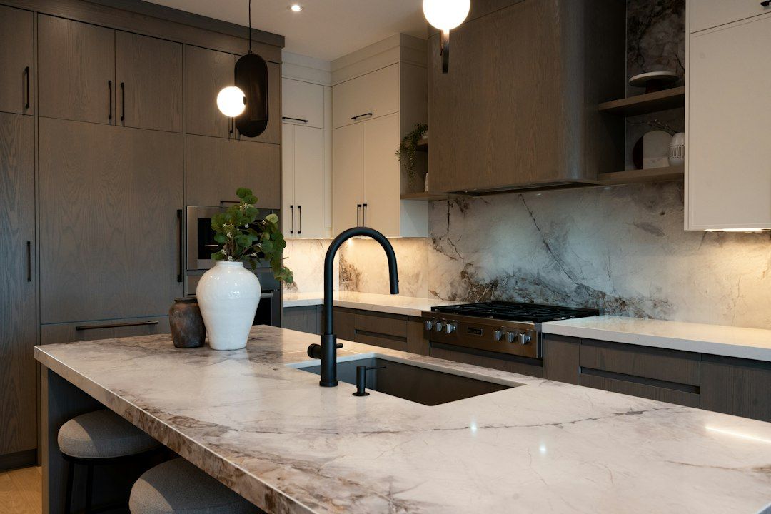 LA/OC Quartz vs. Quartzite Countertops: Durability Guide